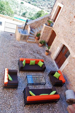 Authentic country manor house gallery image 5