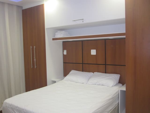Hotel style suite in Copacabana (Green suite)