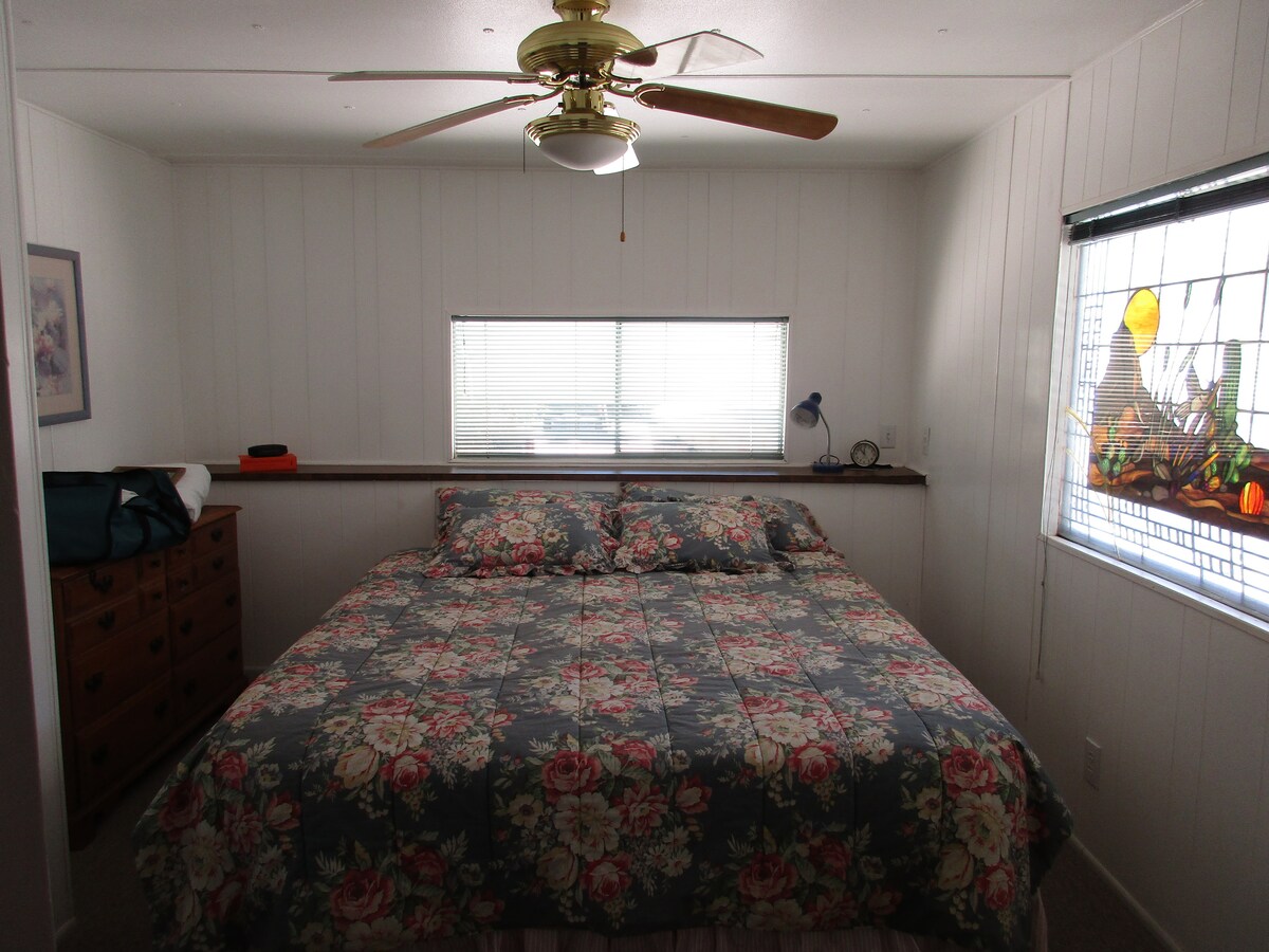 前卧配有加大双人床