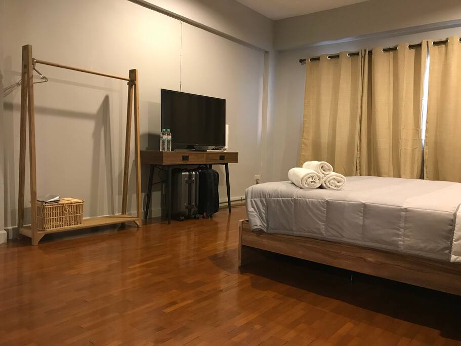 King size bed with private bath room - 2nd floor
