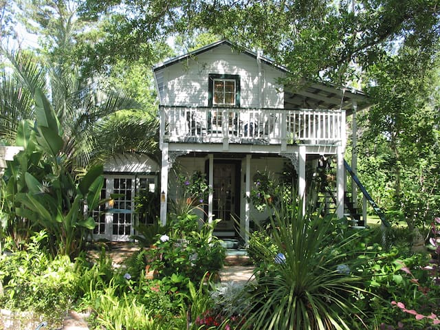 Bon Secour / Foley Historic Carriage House Room