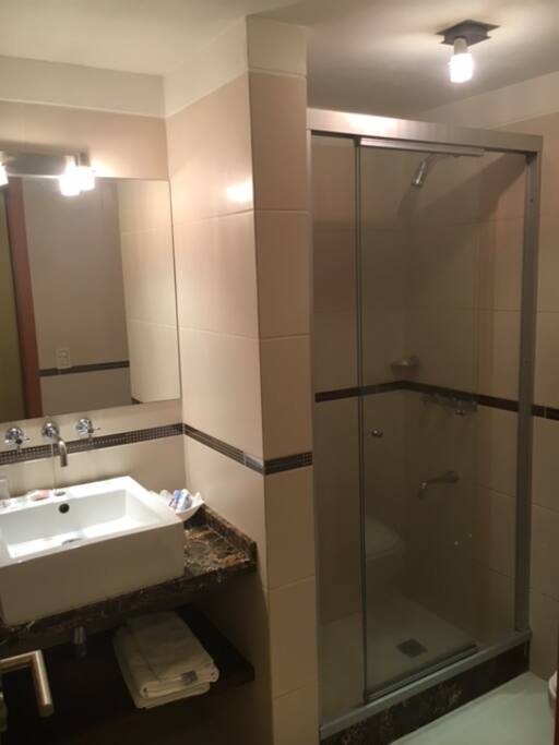 Baño con ducha.