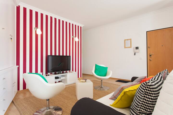 2bdr sunny apt heart of Lisbon w/ elevator and AC