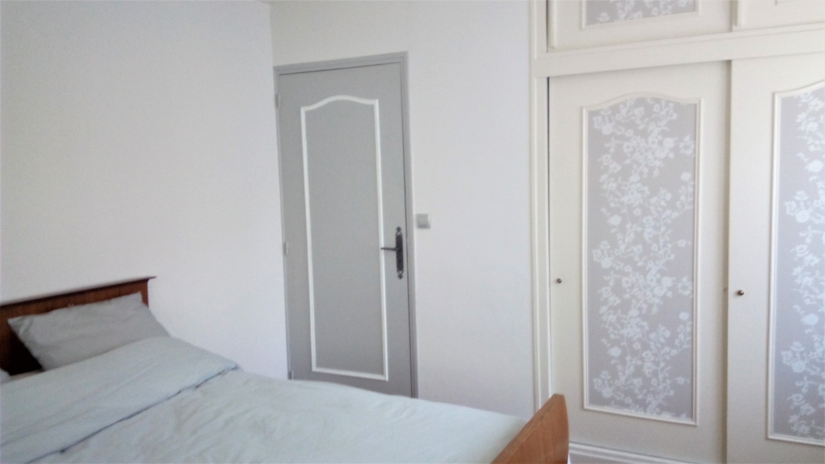 1号卧室配有大储物柜