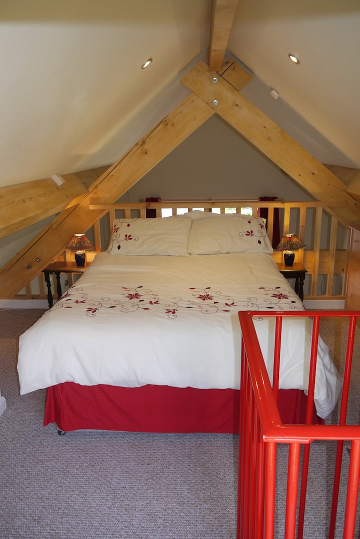 Chambre mezzanine. Draps et serviettes fournis