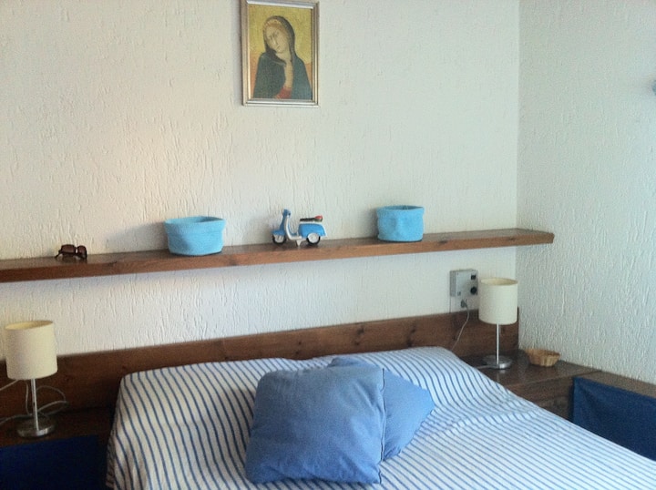 Първа стая с малко двойно легло