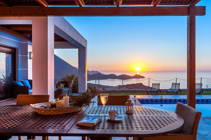 Villa Electra, 3 BD, private pool, sea views