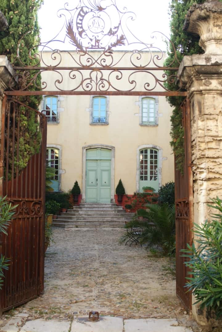 Flat In An 18th Century Old Mansion - Pierrelatte