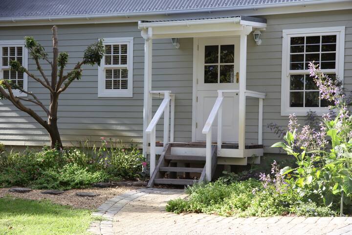 Shady Oaks Stable Cottage gallery image 4