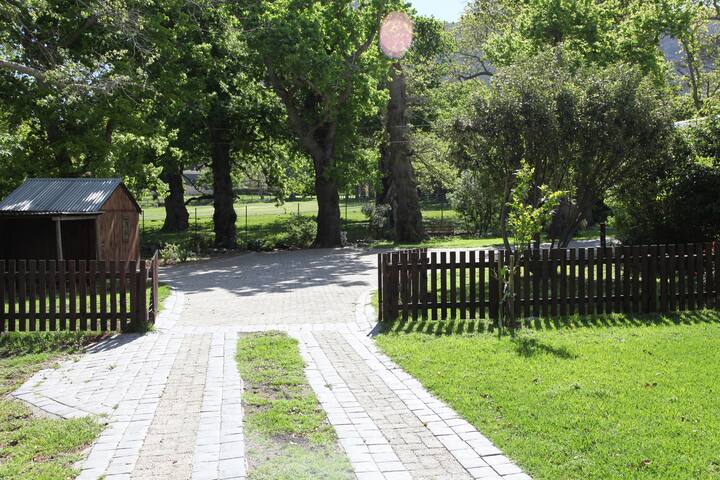 Shady Oaks Stable Cottage gallery image 2