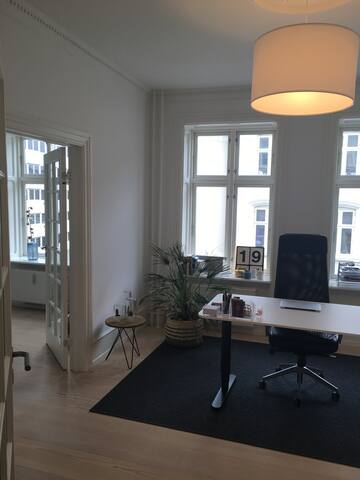 Luxurious, modern and spacious appartment. CPH V gallery image 5