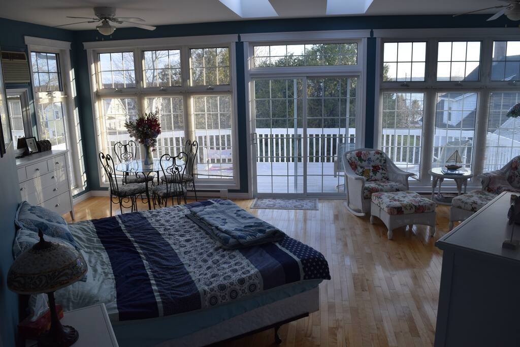 "Lovers Retreat". In-room breakfast option on request.