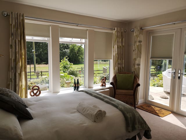 Guest suite close to Leeds Bradford airport