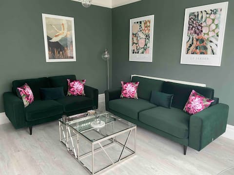 Successful Airbnb property: Harrogate Centre Apartment with Free Parking in Pannal And Burn Bridge