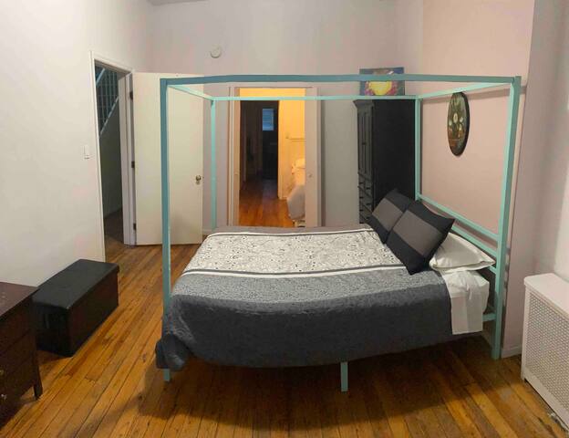 Beautiful Queens Brownstone! – 5BR gallery image 2