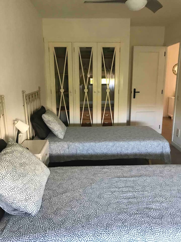 Sovrum 3 - två sängar 90 cm