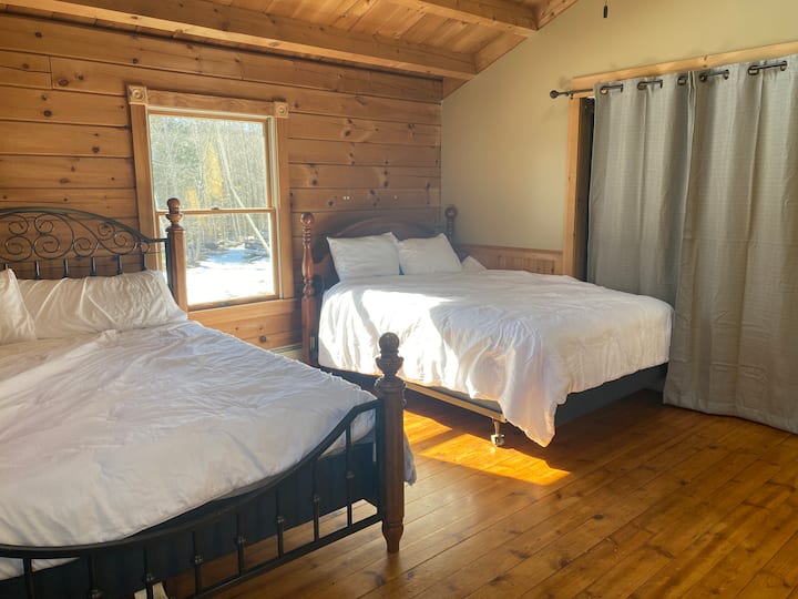 Spálňa s 2 manželskými posteľami veľkosti Queen