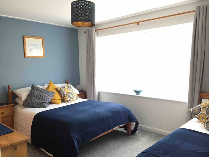 Comfy 2bed garden flat with parking Apartments for Rent in