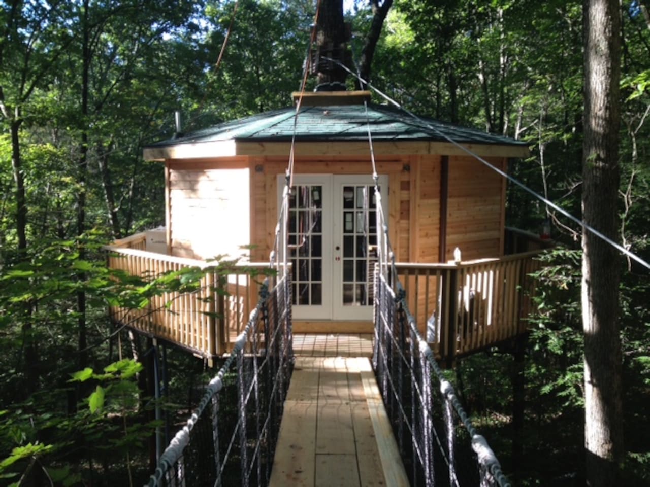 Holly Rock Treehouse in West Virginia