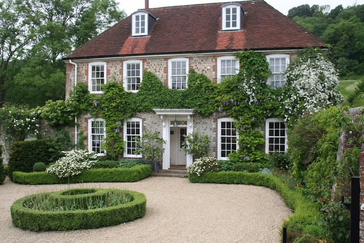 Georgian home in stunning scenery