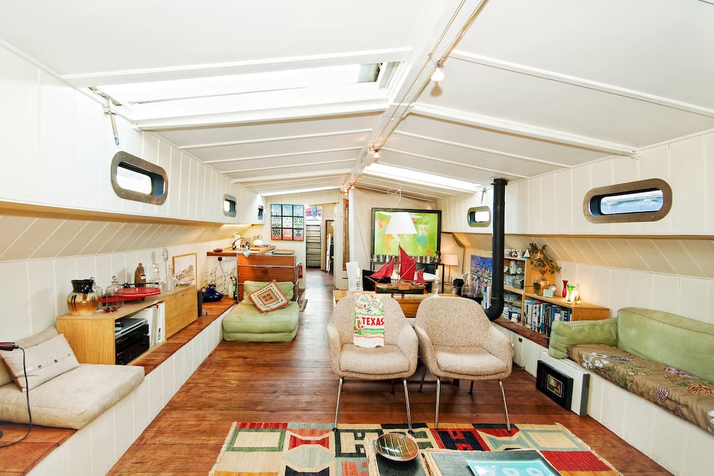 Comfortable Historic Houseboat Boats for Rent in London, United Kingdom