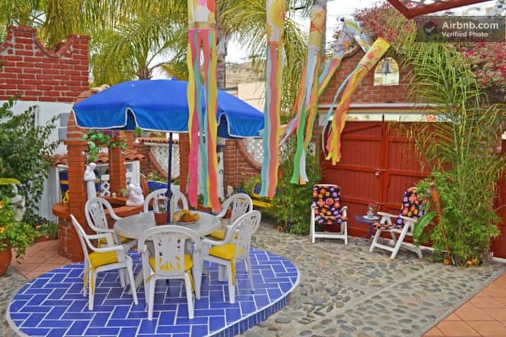 Nice Room W/ Private Terace  5/M Dr to BeachStrand
