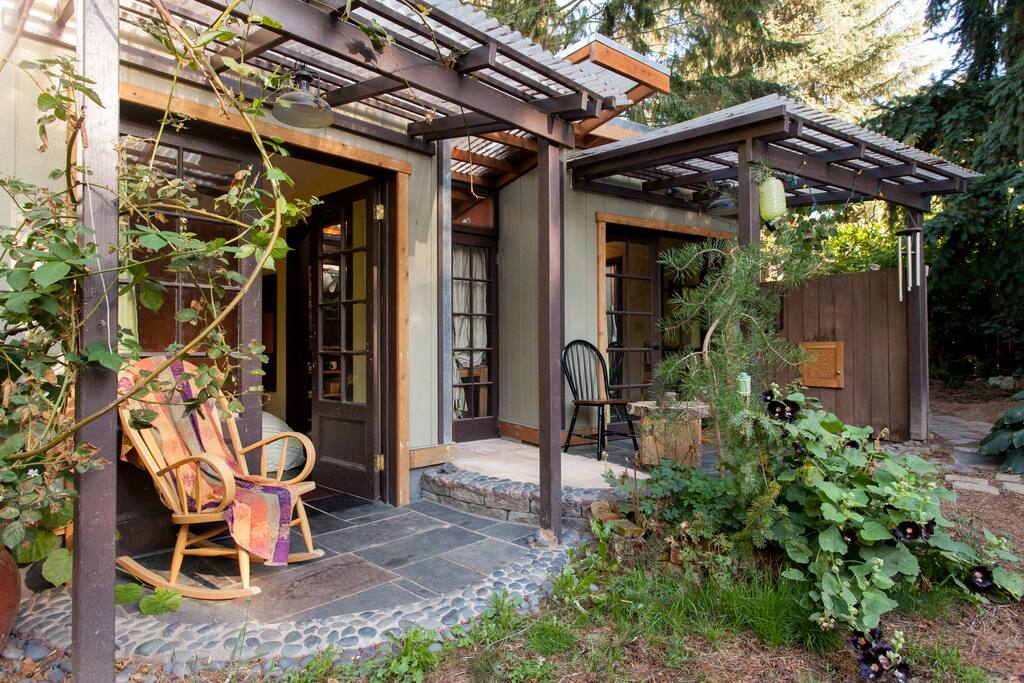 Private Garden Eco-Retreat Cottage - Guesthouses for Rent 