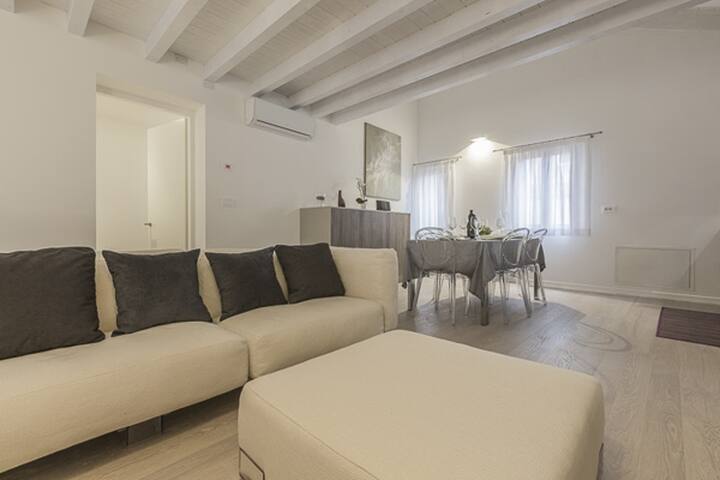Ca’ Rossini 2 Apartment for 4 Guests gallery image 4