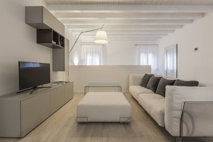 Ca’ Rossini 2 Apartment for 4 Guests gallery image 5