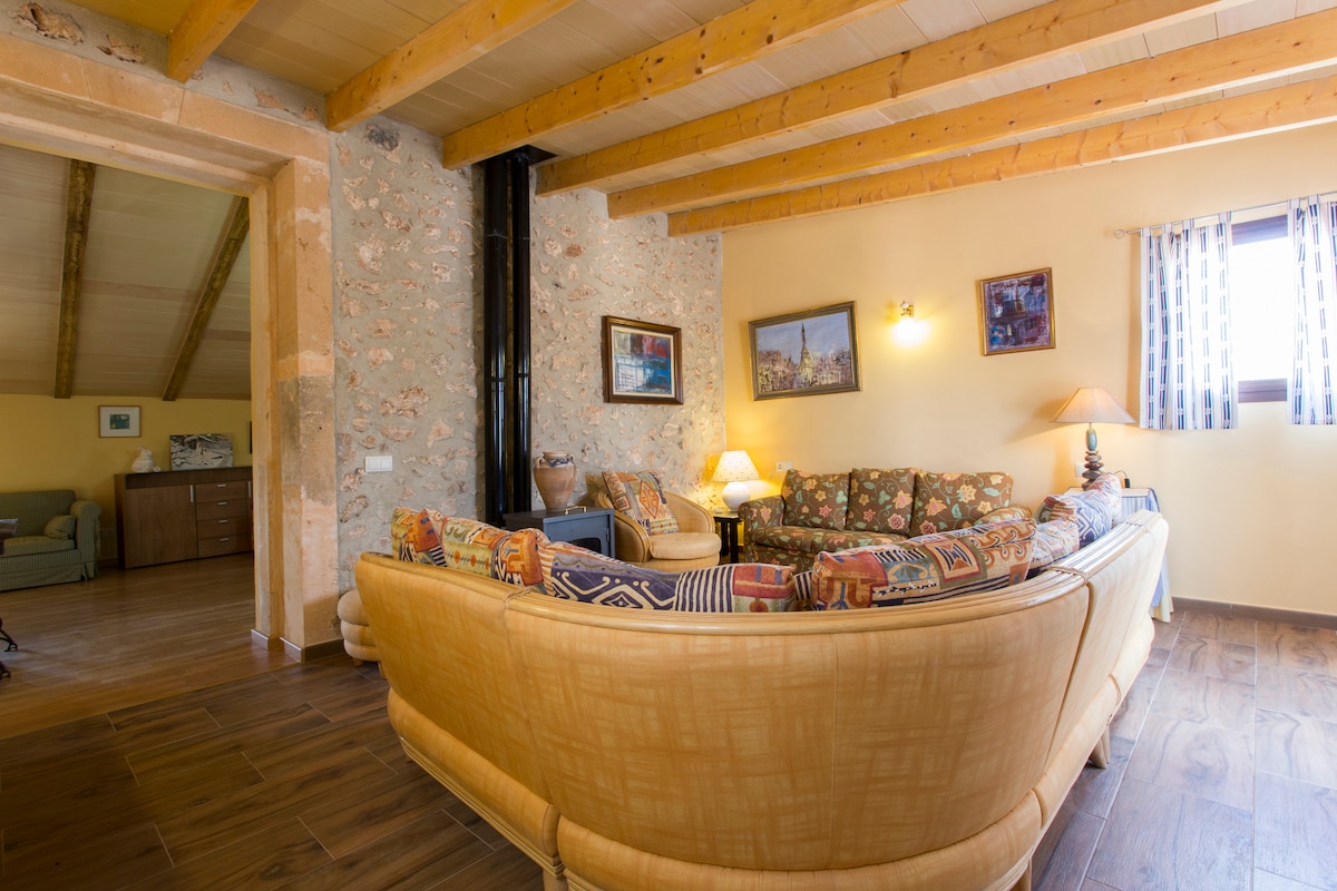 Top performing Airbnb: Refurbished country house, for 6 people in Llucmajor
