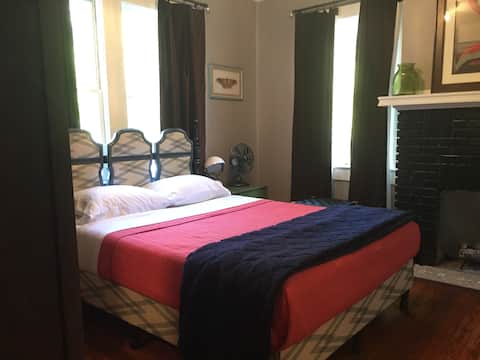 WALKABLE in Hip Historic Riverside