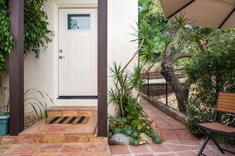 Top Airbnb: Peaceful Canyon Retreat-Private Studio Apartment in Unincorporated Santa Monica Mountains