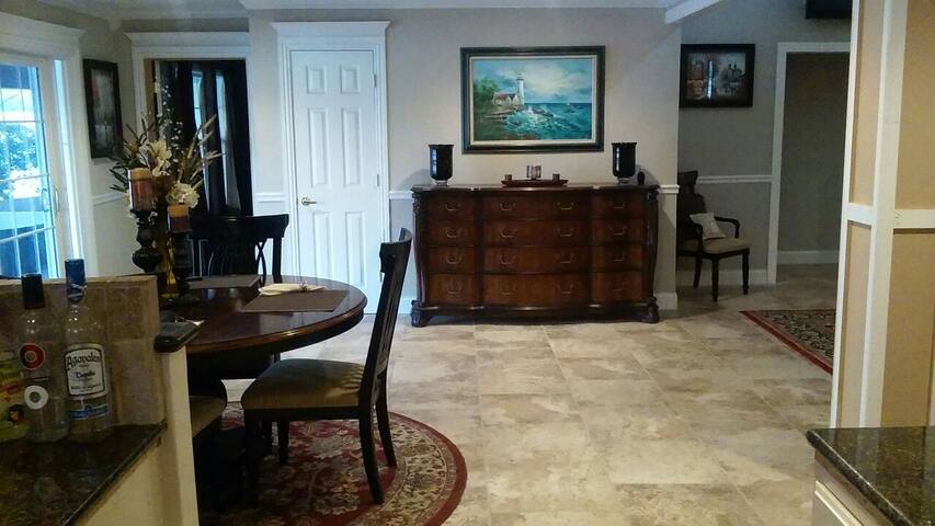 Beautiful lake front home gallery image 5