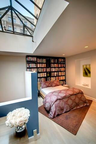 The Crosby Loft: Rare, elegant, spacious w sauna gallery image 5