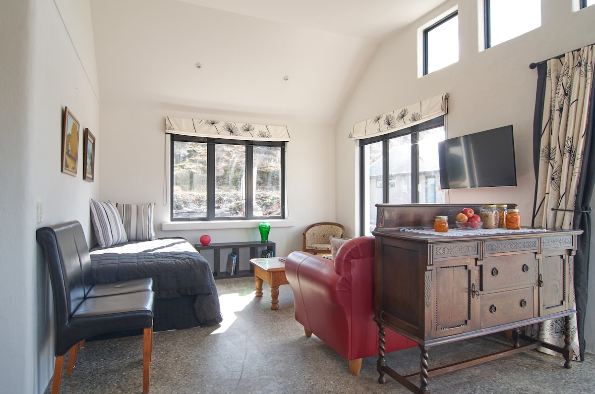Popular Airbnb listing: The Guest House @ Cherry Tree Farm in Central Otago District West