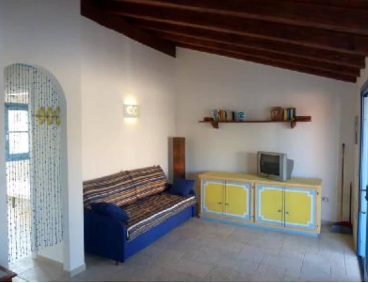 Annuncio Airbnb popolare: Independent villa with garden. a Olbia