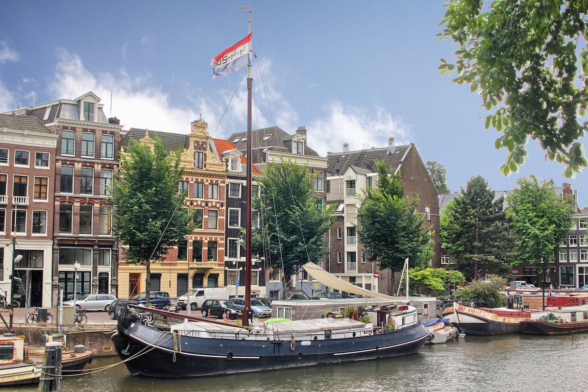 Best Airbnb In Amsterdam| Romantic Houseboat Amsterdam Airbnb | Houseboat Rental Amsterdam | Airbnb Amsterdam Houseboat | Luxury Houseboat Rentals Amsterdam | Cheap Houseboat Amsterdam |