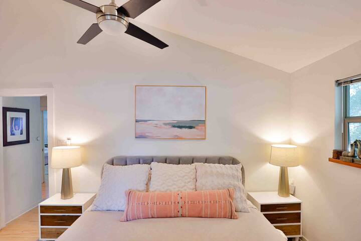 Central/East Downtown 3 bed 1.5 bath house gallery image 2
