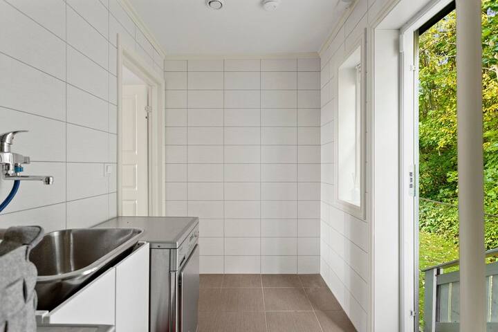 Fabulous Detached House, Family Favorite. gallery image 5