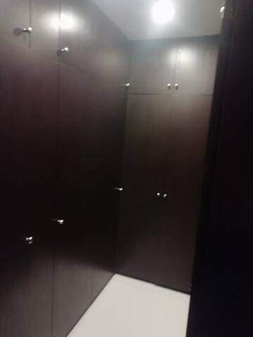 Depto amueblado p/3 personas 2500 king y sofá mat gallery image 5