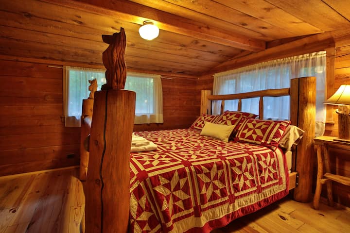 غرفة النوم الثانية:  سرير بمقاس كبير