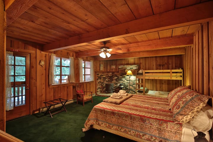 غرفة النوم 4:  سرير كبير ، سرير أطفال ، سرير بطابقين ، مدفأة كهربائية ، شرفة 