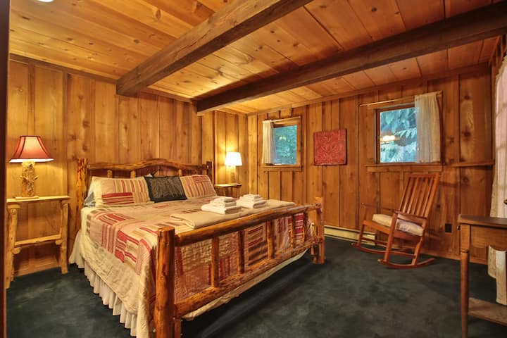 غرفة النوم 5:  سرير كبير ، حوض خاص ، شرفة