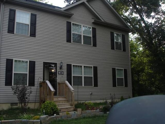 Medium size rm Clean spacious house
