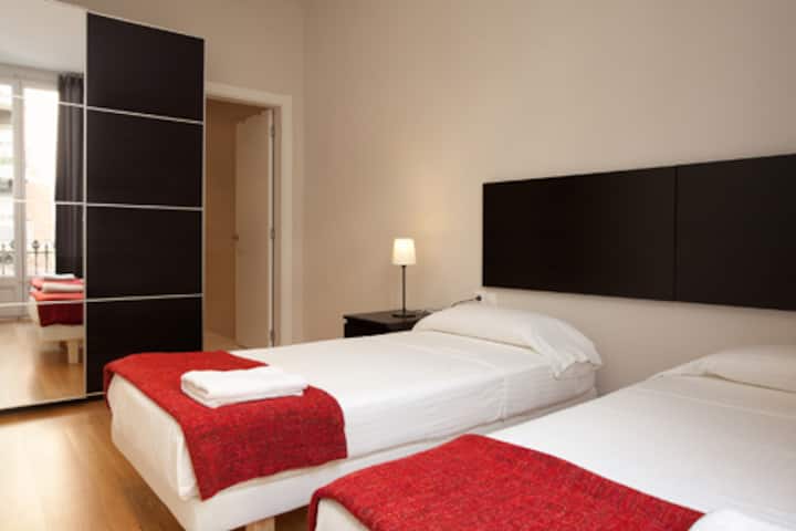 Spacious And Modern Apartment - Barcelona