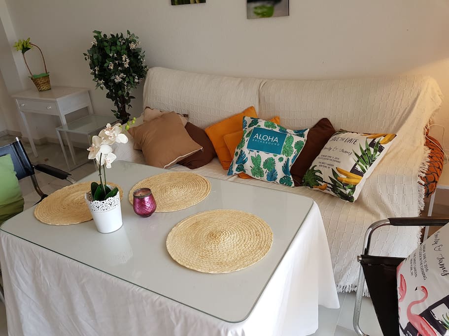 Salon, living room