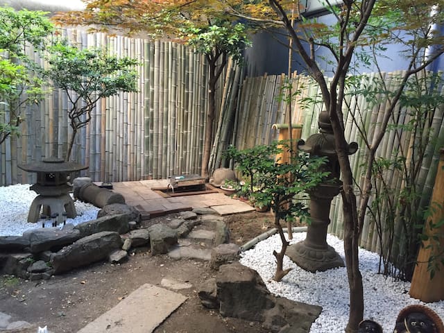 伝統的なお庭のある日本家屋でくつろげる時間を Aug 21 Hut In Osaka Japan 1 Bedroom 2 Bathroom