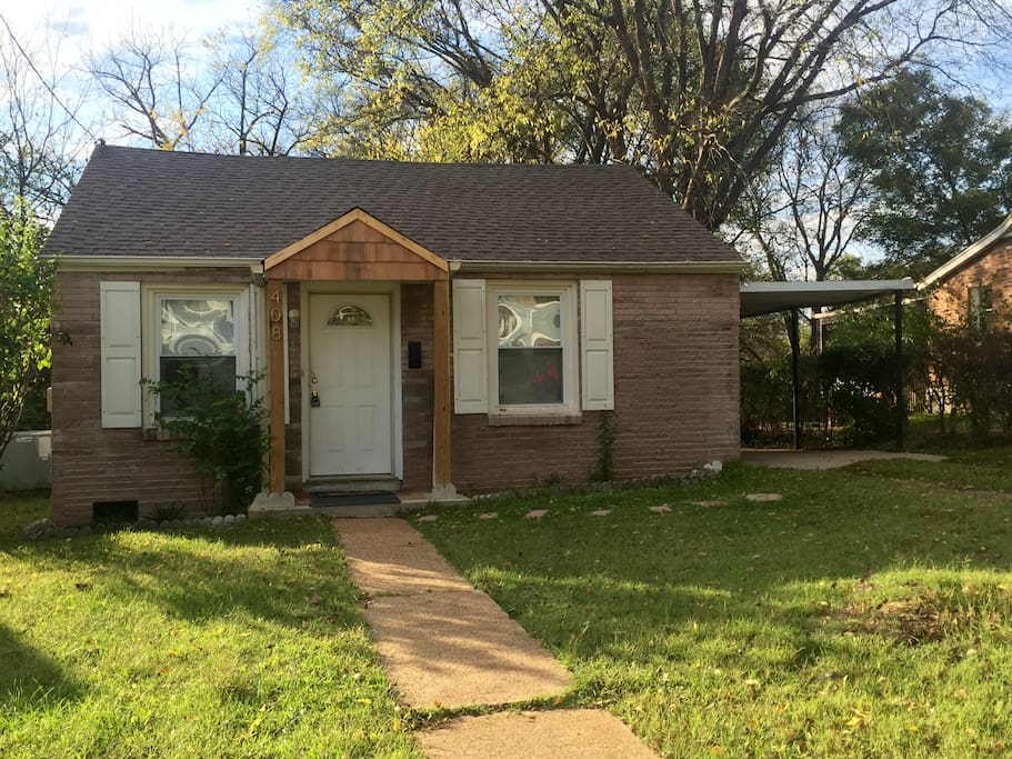 Quiet neighborhood close to East Nashville hot spots and downtown!