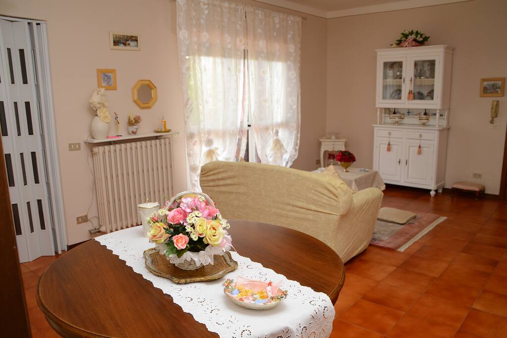 SALA SOGGIORNO CON DIVANO LETTO