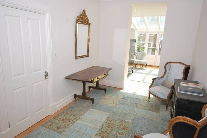 Impressive house in Knightsbridge gallery image 5